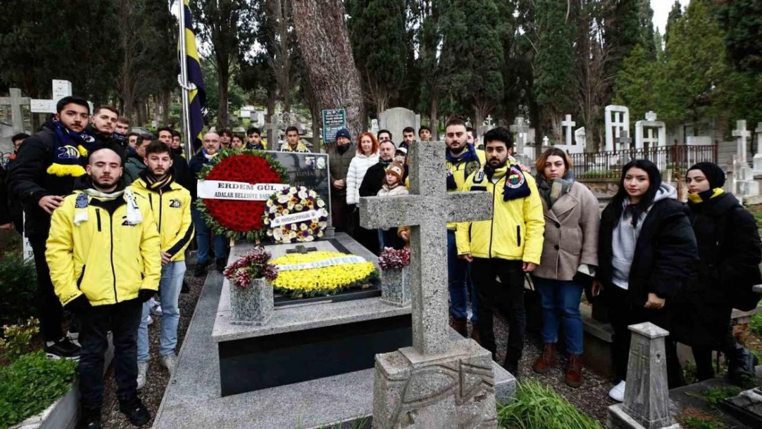 Lefter Küçükandonyadis kabri başında anıldı