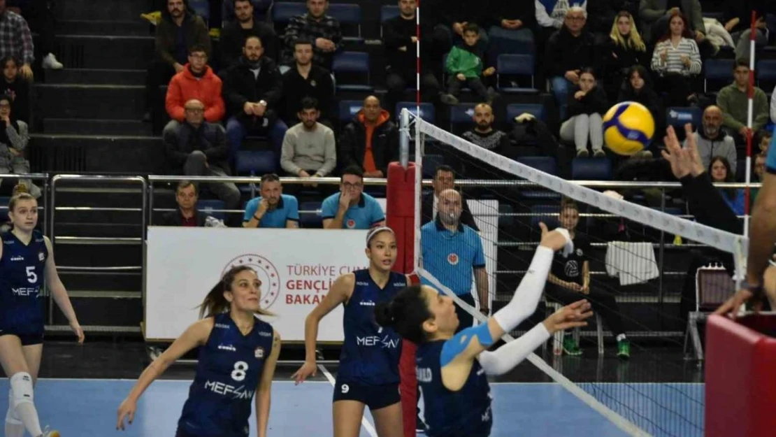 Ligin 13. haftasında Bozüyük Belediye:0  Sakarya Voleybol:3