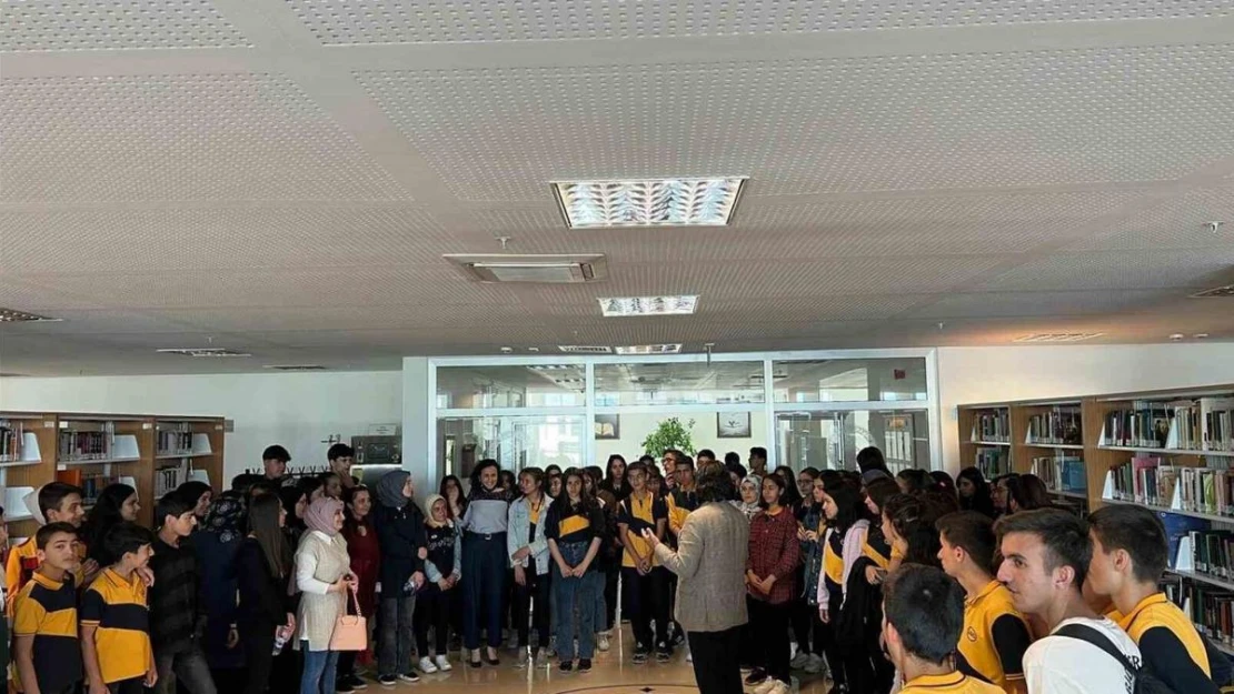 Lise öğrencileri, Şırnak Üniversitesi Kütüphanesini gezdi