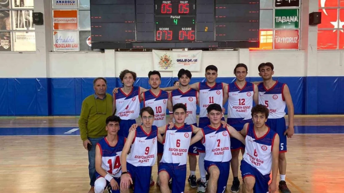 Liselerarası basketbolda Erzincan Lisesi yarı finalde