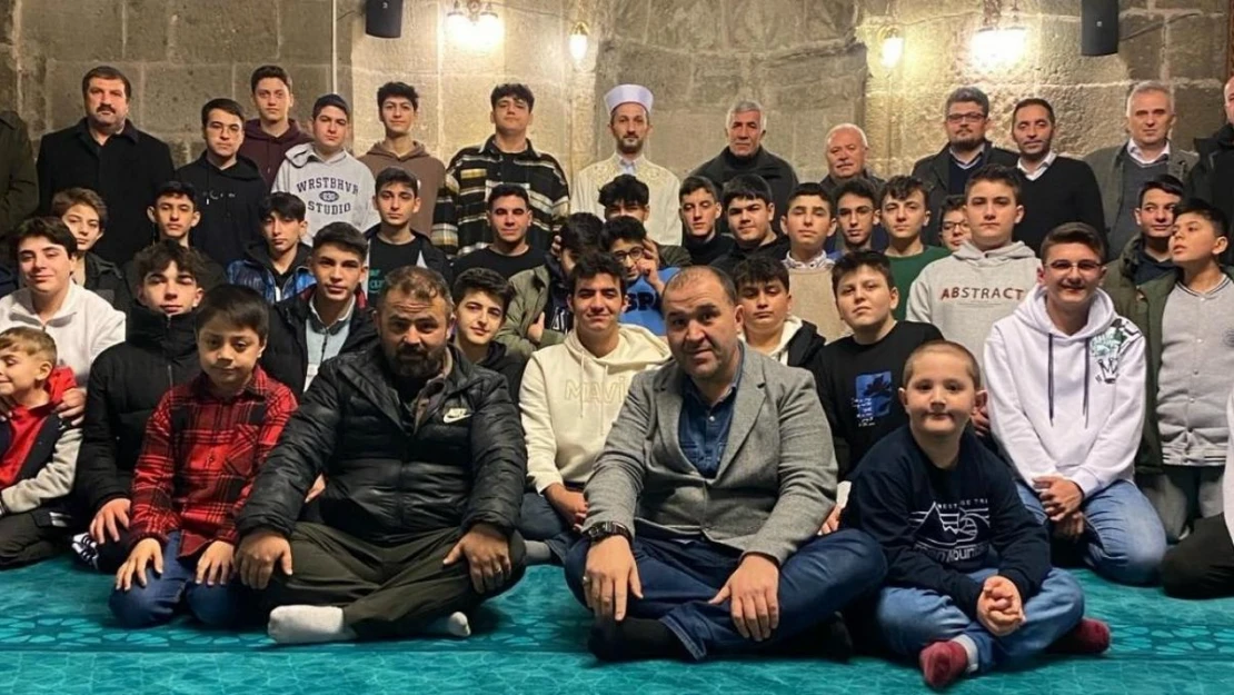 Liseli gençler Ulu Camii'ne akın etti