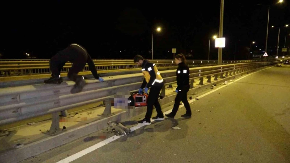 Lüks otomobille arkadan çarptığı motosiklet sürücüsünü hayattan kopardı