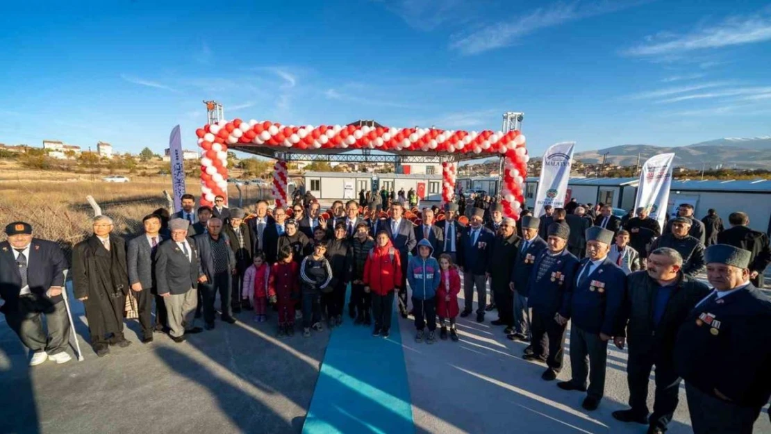 Malatya'da 210 konteynerden oluşan Korepck Mahallesi törenle açıldı