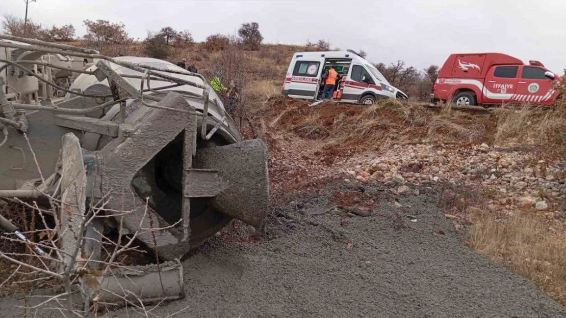 Malatya'da beton mikseri devrildi: 1 yaralı