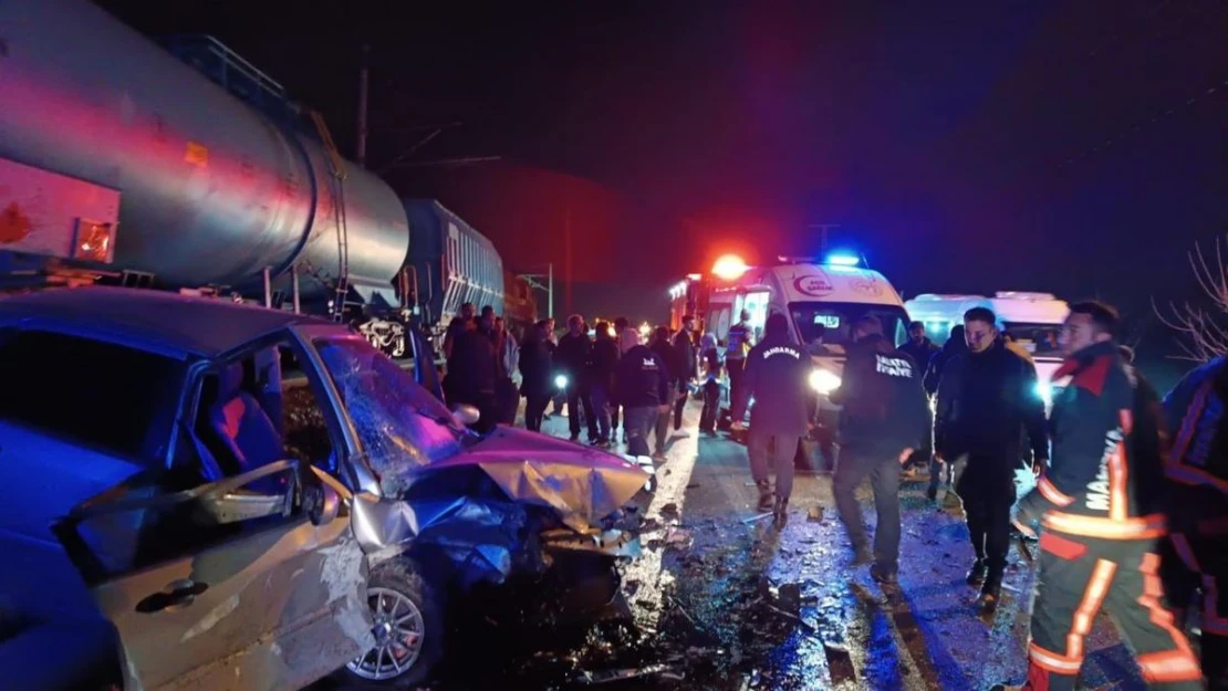 Malatya'da iki otomobil kafa kafaya çarpıştı: 3 yaralı