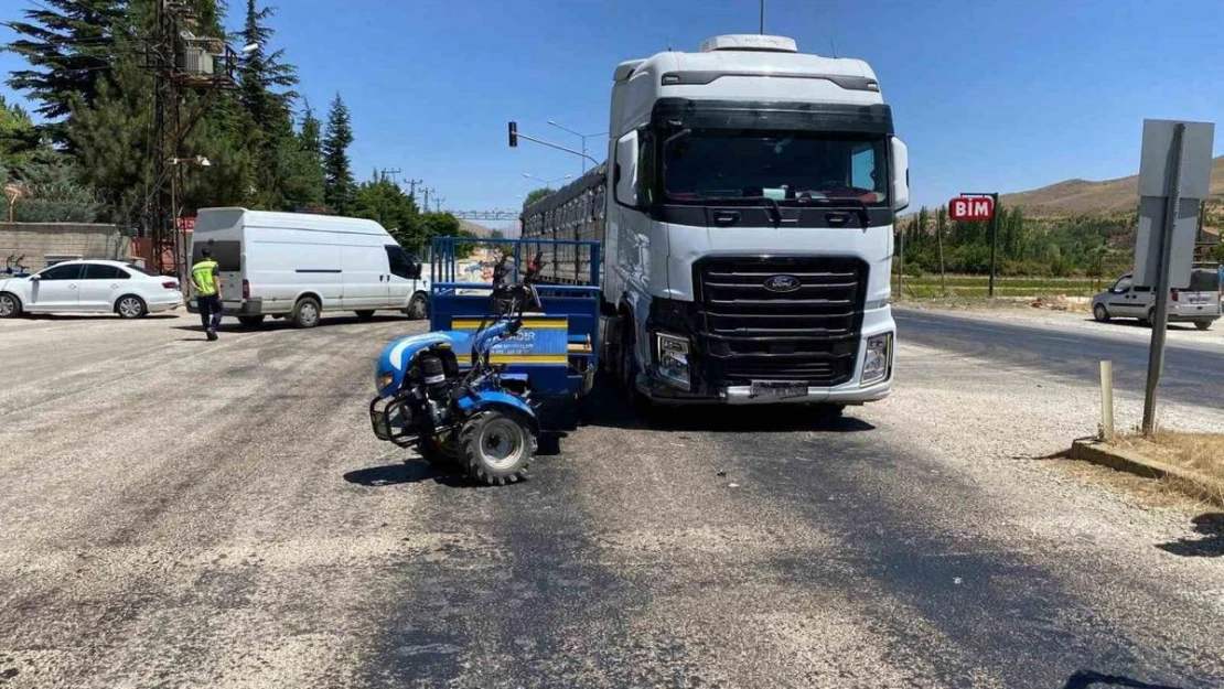 Malatya'da kamyon ile pat pat motoru çarpıştı:1 yaralı