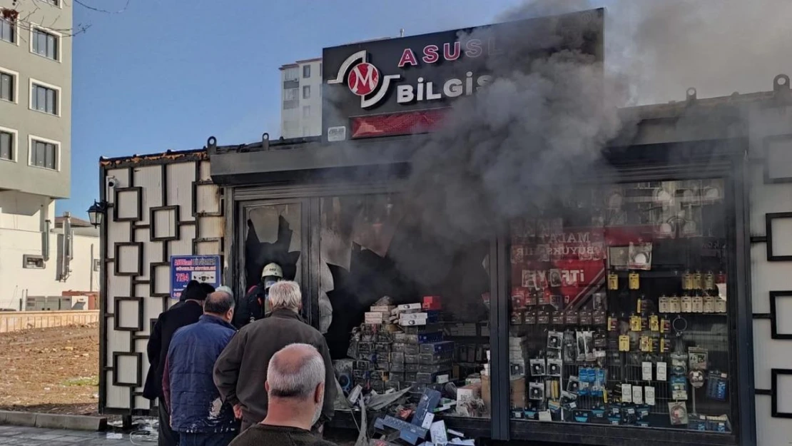 Malatya'da konteyner iş yerinde çıkan yangın büyümeden söndürüldü