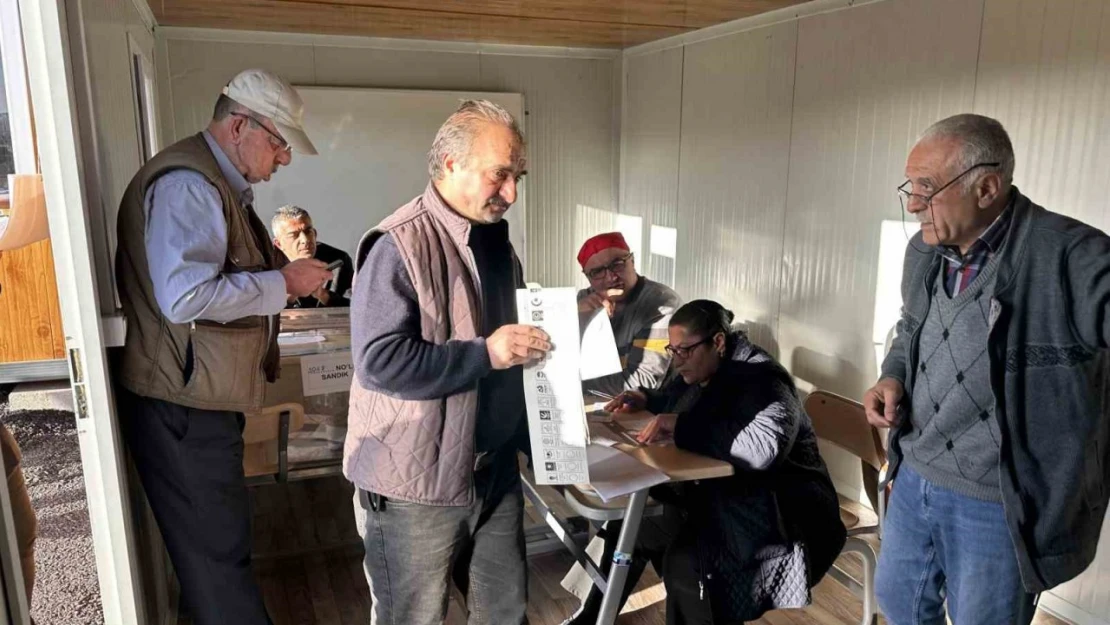 Malatya'da oy kullanma işlemi başladı