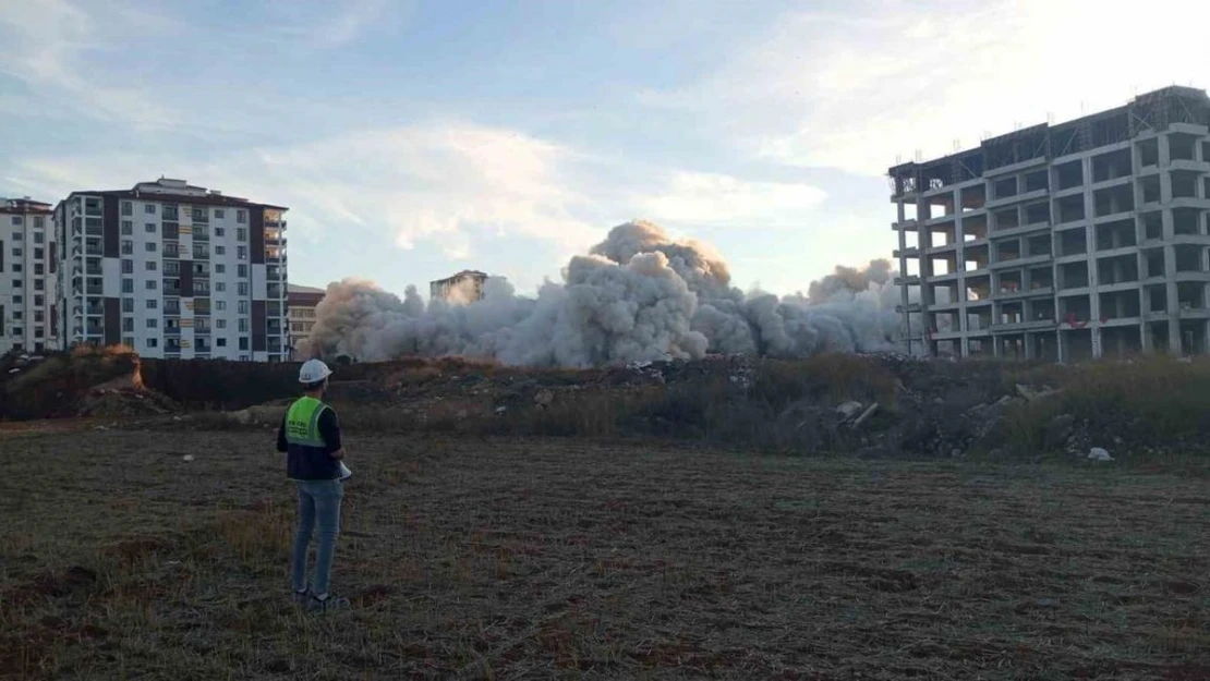 Malatya'da patlayıcı ile yıkımlara ara verildi