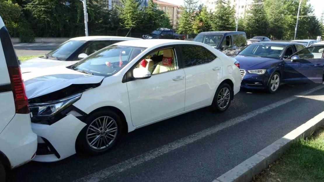 Malatya'da zincirleme kaza: 4 araç birbirine girdi