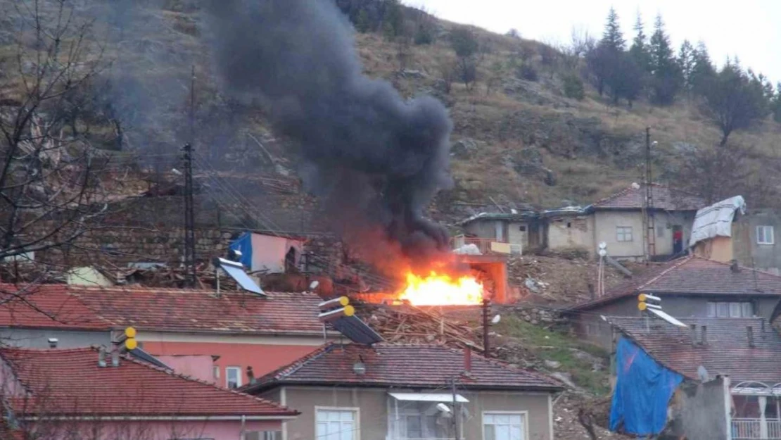 Malatya'daki çadır yangını korkuttu