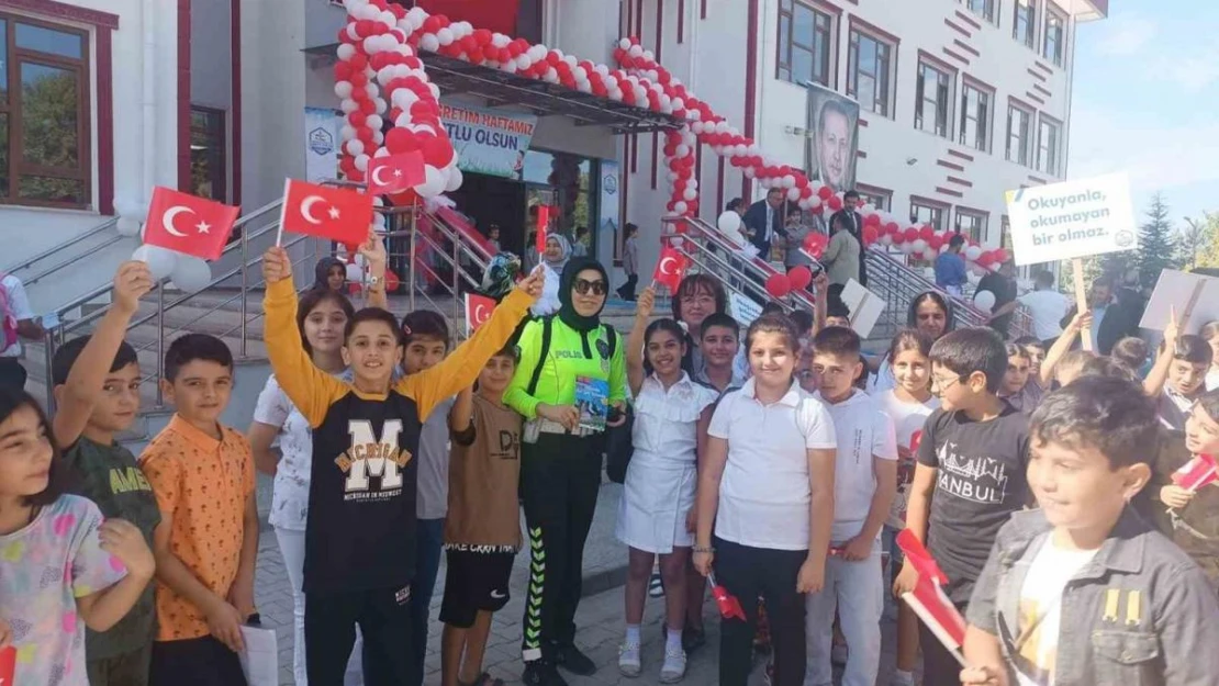 Malatya polisi, okulun ilk gününde denetim gerçekleştirdi