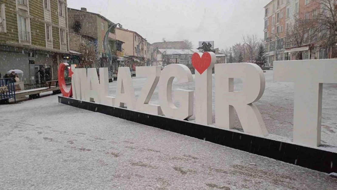 Malazgirt'te kar yağışı