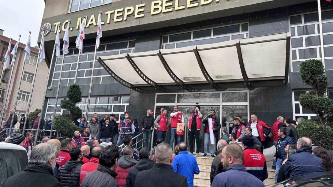 Maltepe'de maaşını az bulan belediye işçileri eylem yaptı