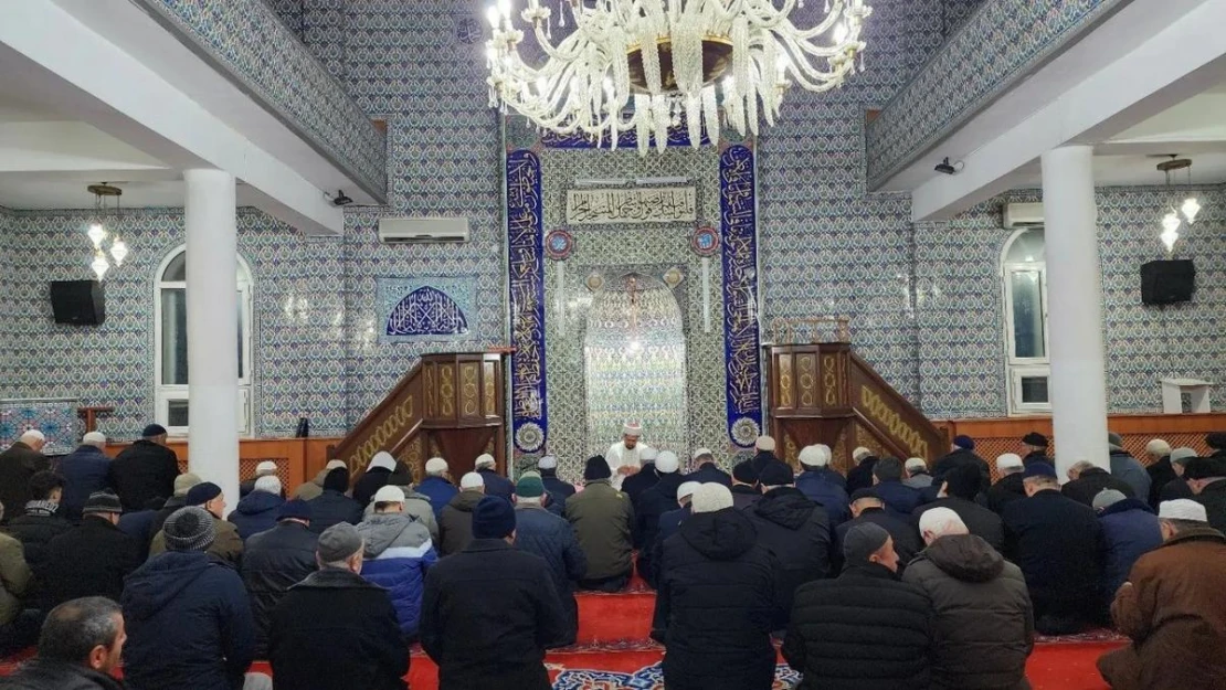 Mamure Camii'nde sabah namazında cemaat buluştu