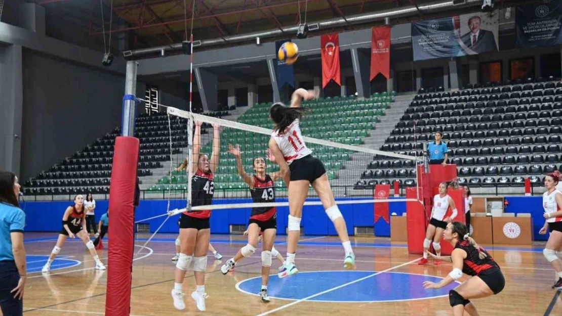 Manavgat Belediyespor Kadın Voleybol Takımı dolu dizgin