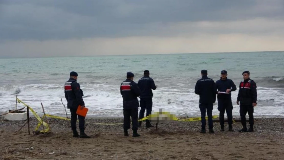 Manavgat'da sahilde kimliği belirsiz 2 erkek cesedi bulundu