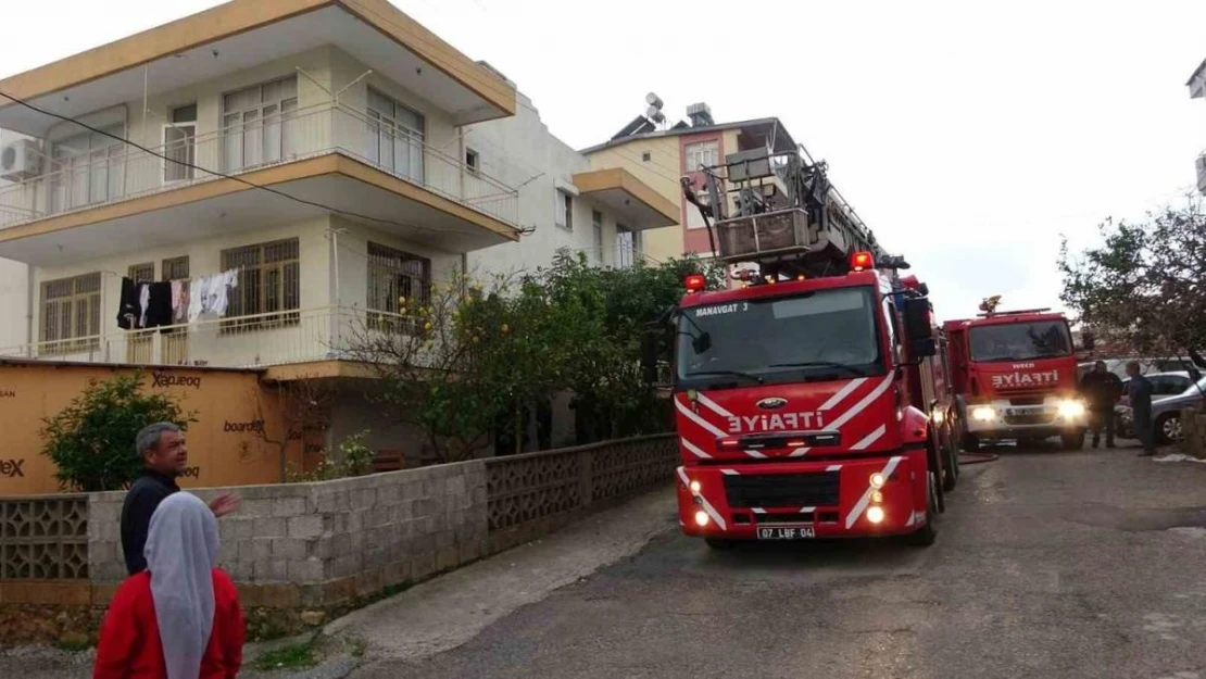 Manavgat'ta devrilen soba yangın çıkardı