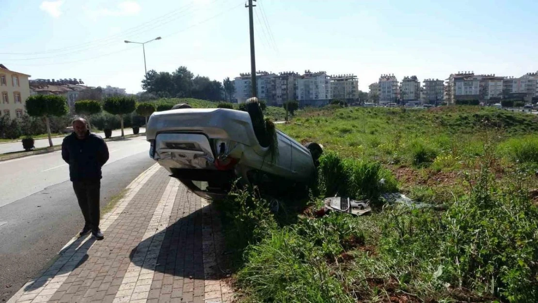 Manavgat'ta otomobil takla attı: 1 yaralı