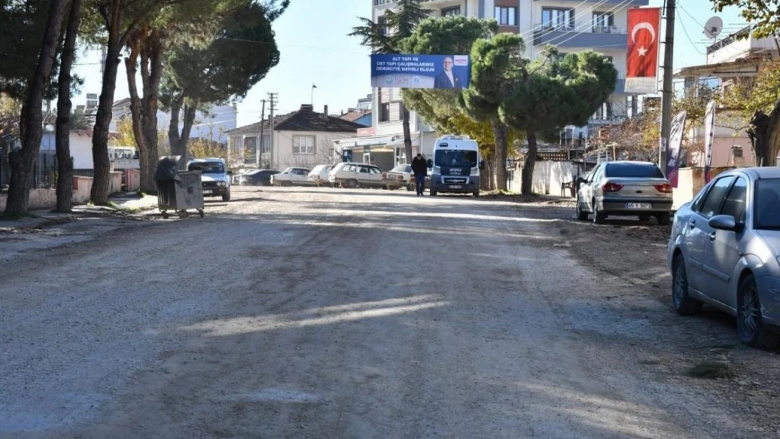 Manisa Büyükşehir Belediyesi Demirci'de prestij cadde çalışmalarına başladı