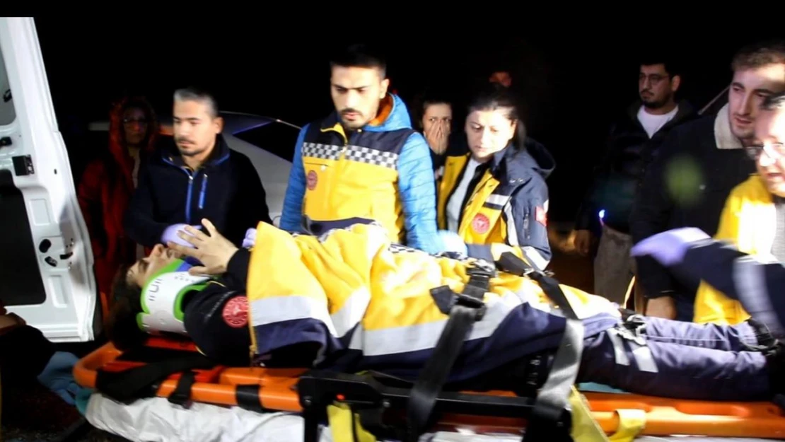 Manisa'da ambulansın karıştığı kazada 1 kişi öldü, 4 sağlık personeli yaralandı