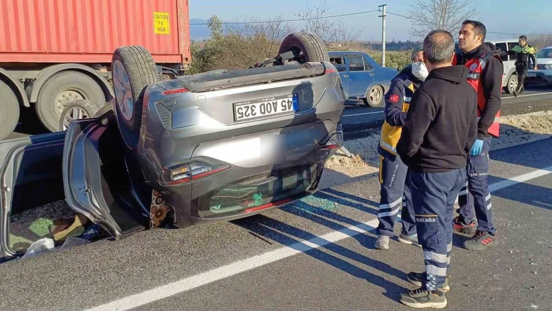 Manisa'da tır ile çarpışan otomobil takla attı: 7 yaralı