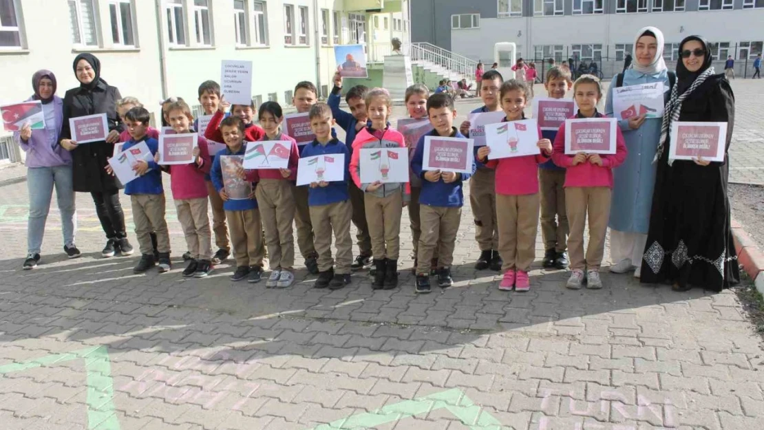 Manyas'ta ilkokul öğrencilerinden Filistinli çocuklara anlamlı bağış