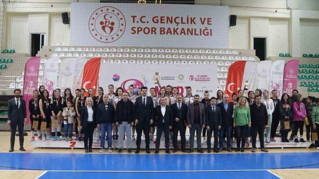 Mardian Mall'dan Voleybolun Sultanlarına destek