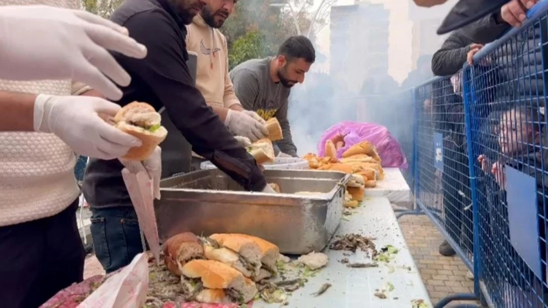 Mardin'de düzenlenen festivalde 1 ton hamsi dağıtıldı