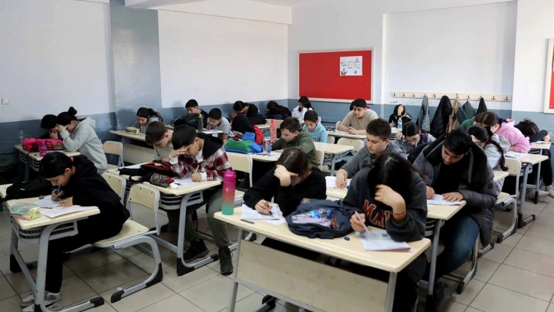 Mardin'de ortaokul ve liselere yönelik deneme sınavı gerçekleştirildi