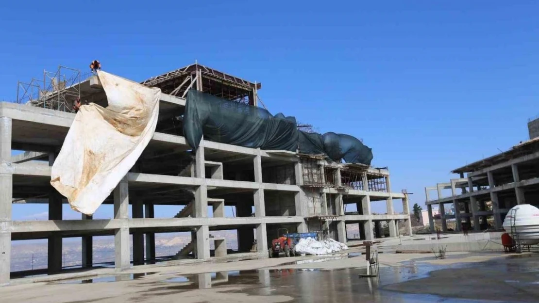 Mardin'de otopark projesinde çalışmalar yeniden başladı