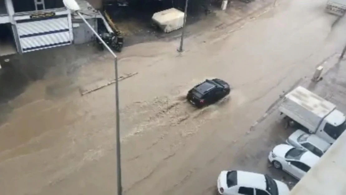 Mardin'de yollar göle döndü