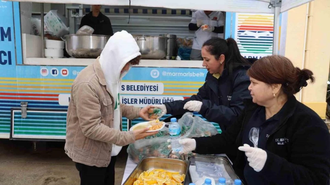 Marmaris Belediyesi'nden öğrencilere çorba ve makarna ikramı