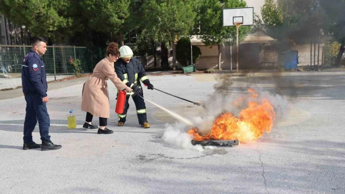 Marmaris Belediyesi personeline yangın eğitimi verildi