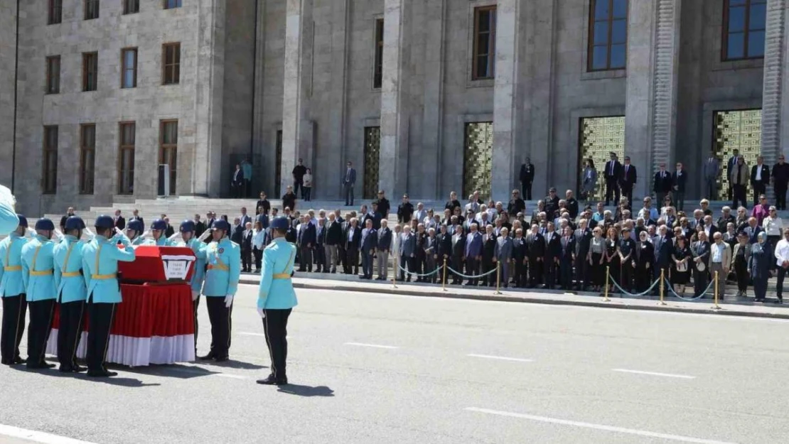 Mecliste eski Dıșișleri Bakanı Yakıș için tören düzenlendi