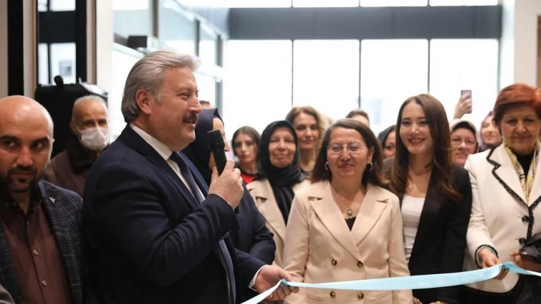 Melikgazi'de 'kadın' konulu söyleşi, sergi ve resim atölyesi düzenlendi