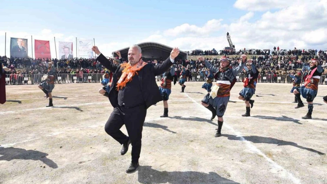 Menemen'de Folklorik Deve Gösterisi heyecanı