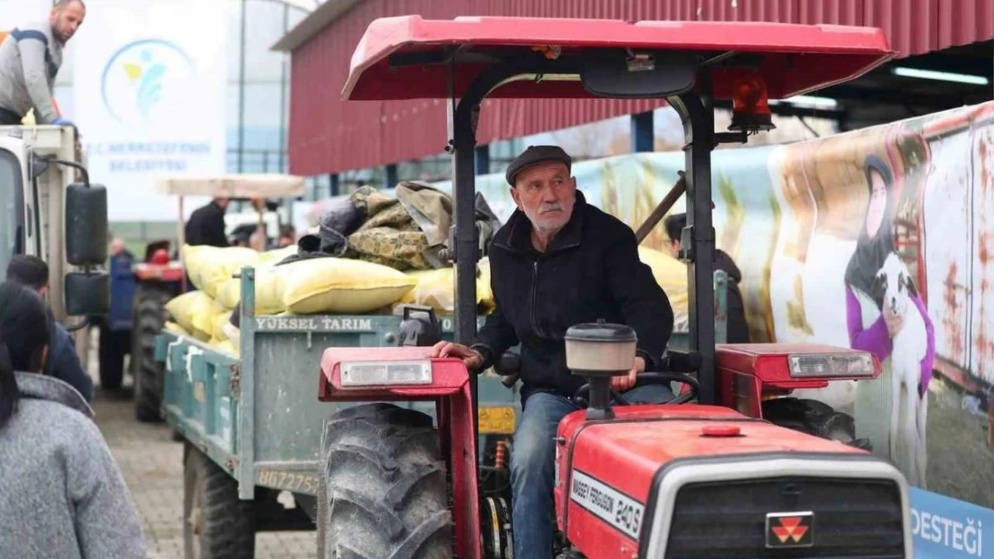 Merkezefendi Belediyesi çiftçilere 100 ton gübre desteği sağladı