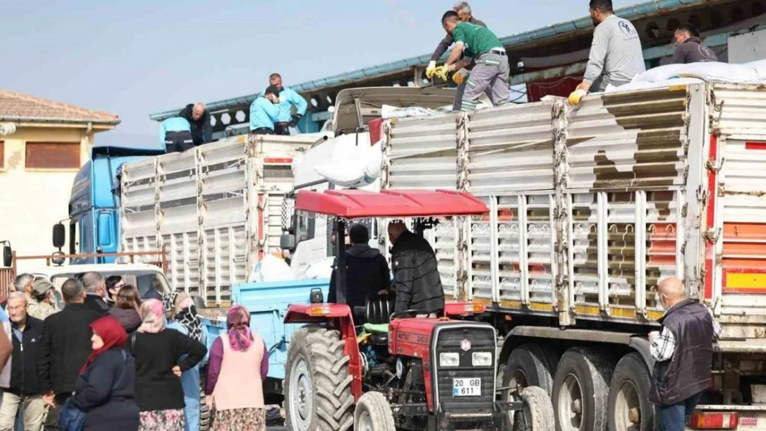 Merkezefendi Belediyesi süt üreticilerine 100 ton yem desteği verdi