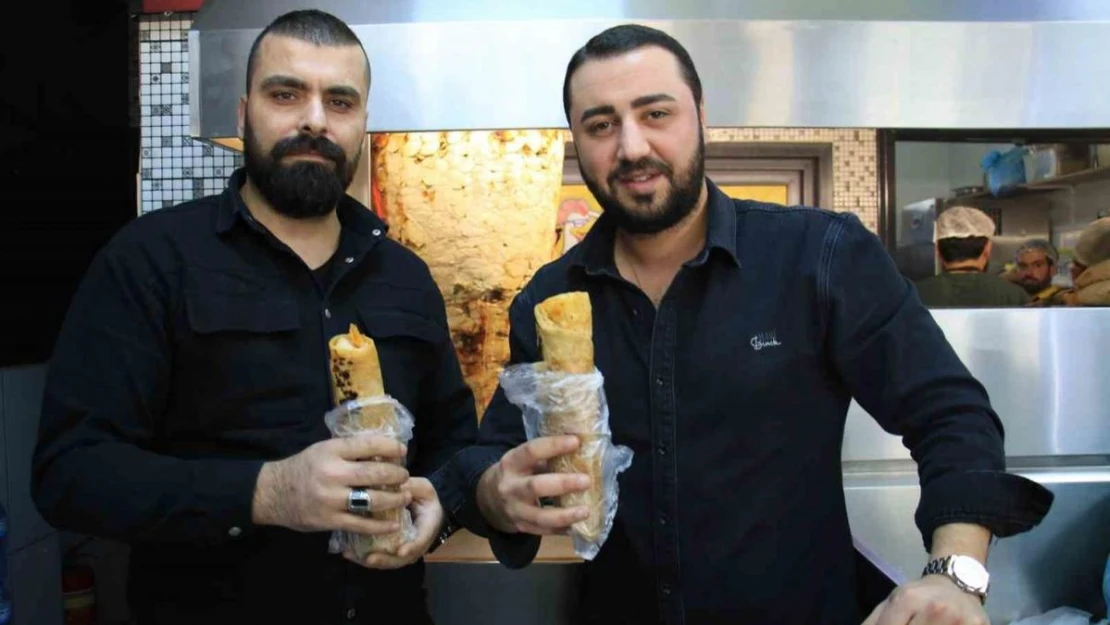 Mersin'de depremzedeler anısına 300 kilo döner ücretsiz dağıtıldı