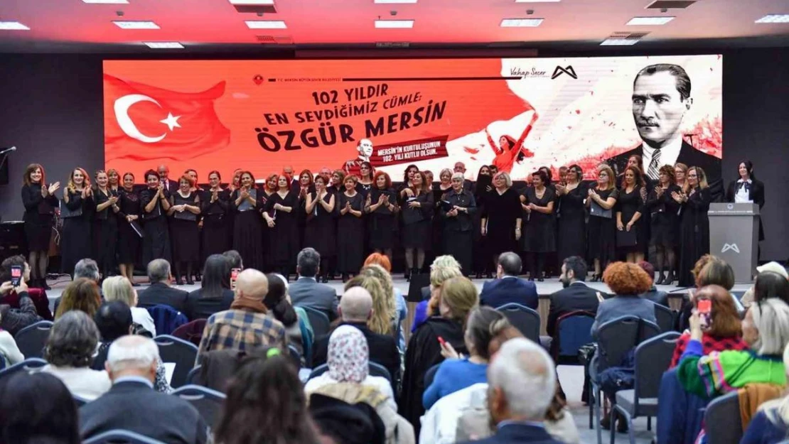 Mersin'de kurtuluş coşkusu sokaklardan salonlara taşındı