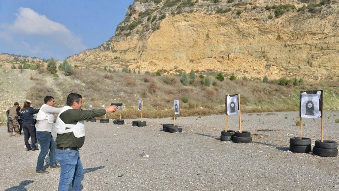 Mersin'de orman muhafaza personeline silahlı eğitim verildi