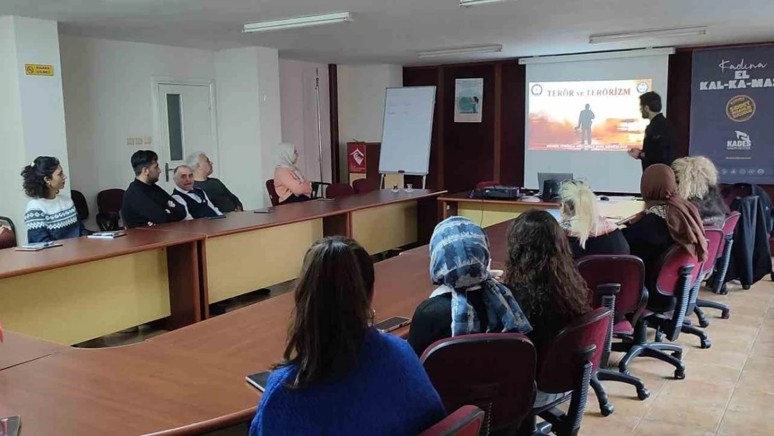 Mersin'de vatandaşlar terör faaliyetleri konusunda bilgilendiriliyor