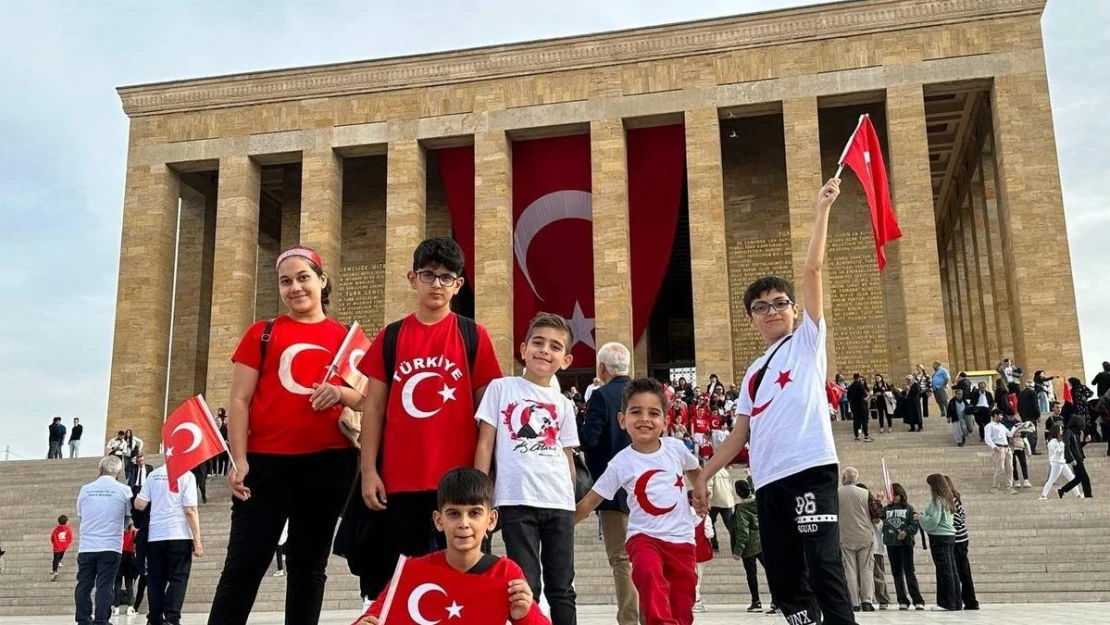 Mersin Mezitli'den ilkokul öğrencileri Cumhuriyet'in 100. yılında Anıtkabir'de
