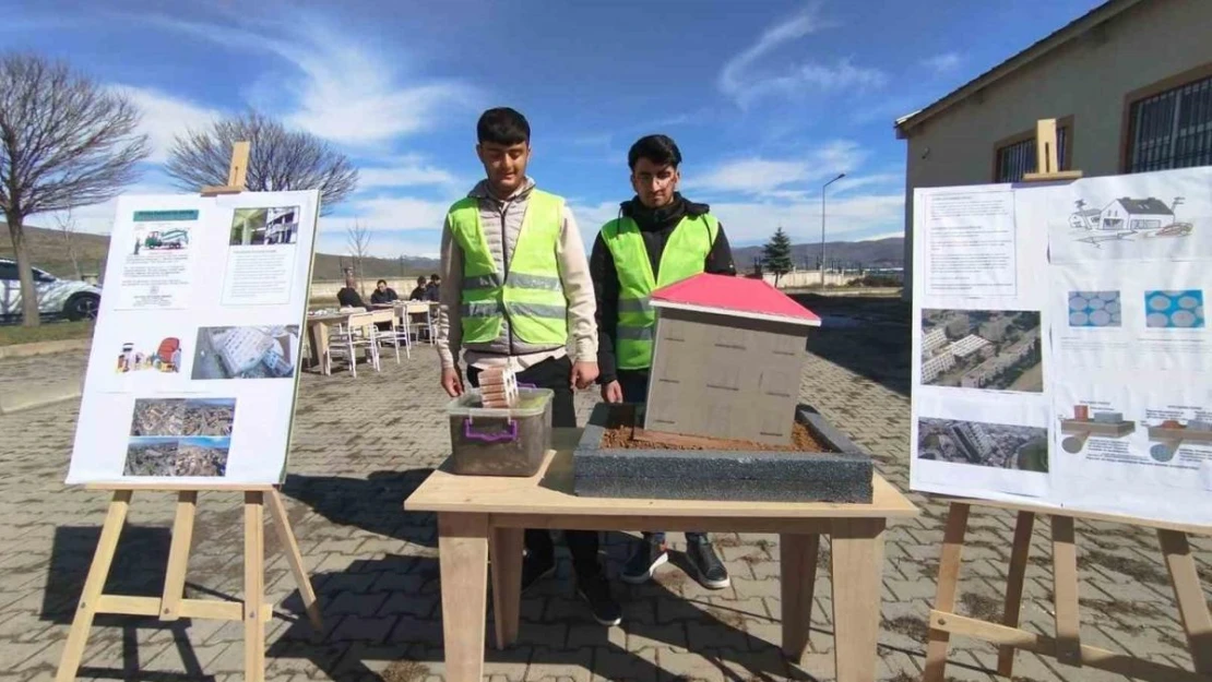 Meslek lisesi öğrencileri, deprem gerçeğine dikkat çekti