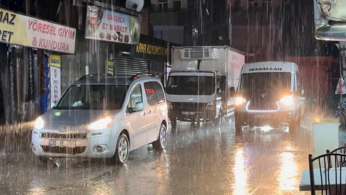 Meteoroloji uyardı: Yağışlar bir anda bastıracak