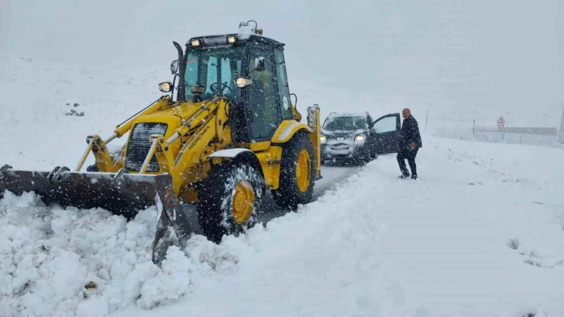 Meteoroloji uyarmıştı: Kars'ta yoğun kar yağışı