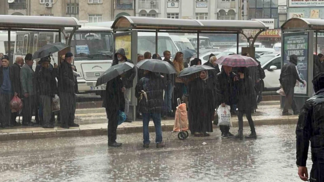 Meteorolojiden 5 il için kuvvetli yağış  ve toz taşınımı uyarısı