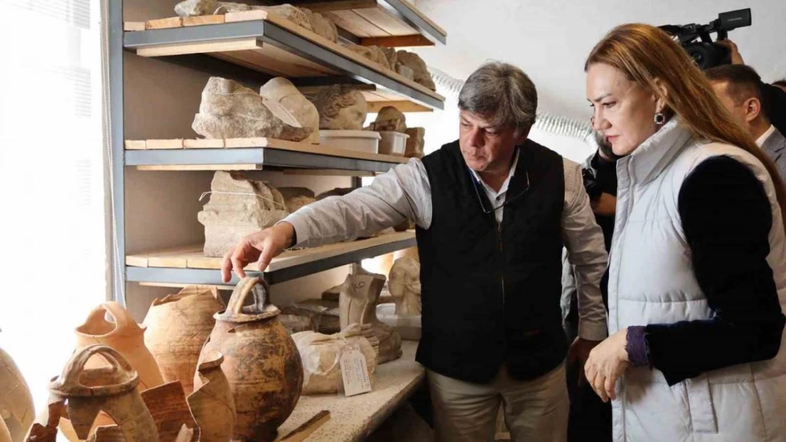 Metropolis Antik Kenti'nde çok sayıda eser ortaya çıkarıldı