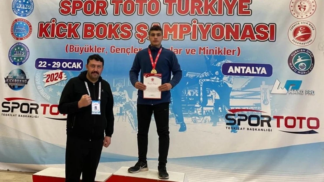 Milaslı sporcu Donka, Kickboks'ta Türkiye Şampiyonu oldu